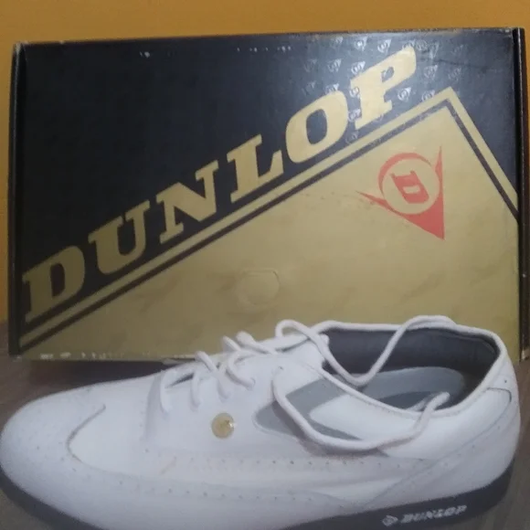 Golf shoes - Picture 1 of 2